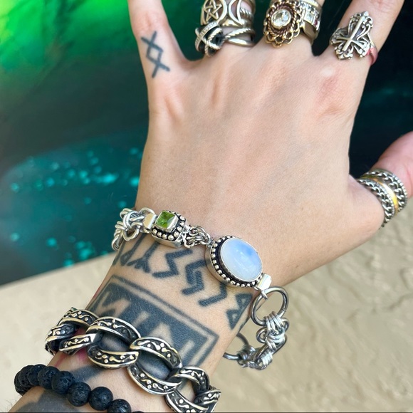 Handmade green peridot & moonstone maille link boho gemstones bracelet - Picture 14 of 15